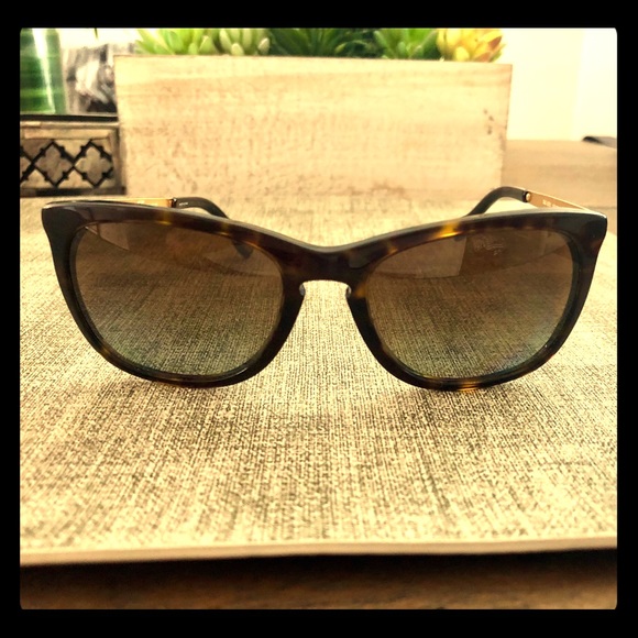 Dolce and Gabanna square sunglasses - Picture 1 of 4